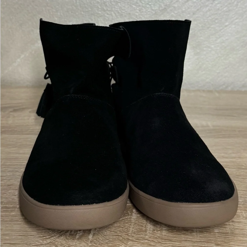 Koolaburra by UGG Skyller Suede Tassel Black Suede Women 11 Flat Ankle Boots